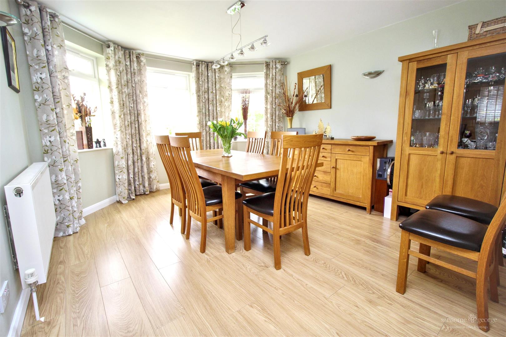 5 bed property in Duncan Gardens, Reading